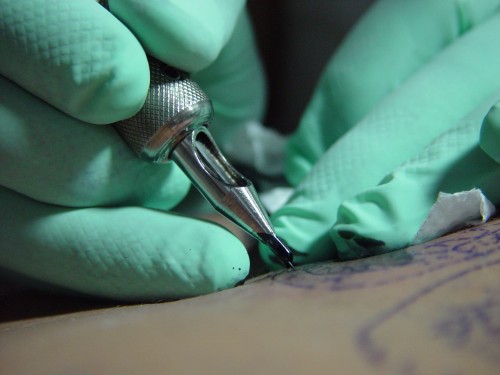 Patologie dermatologiche e tatuaggi: la percezione e la consapevolezza del tatuatore